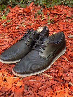 Excellent condition Calvin Klein men’s 8.5 dress shoes.
