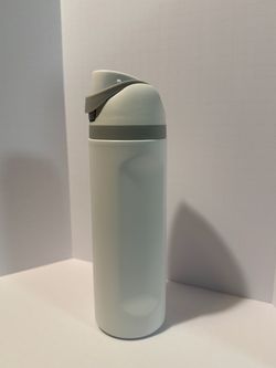 24 oz White Insulated Water Bottle – Stainless Steel – Straw Lid