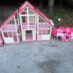 Barbie House + Barbie Clothes 