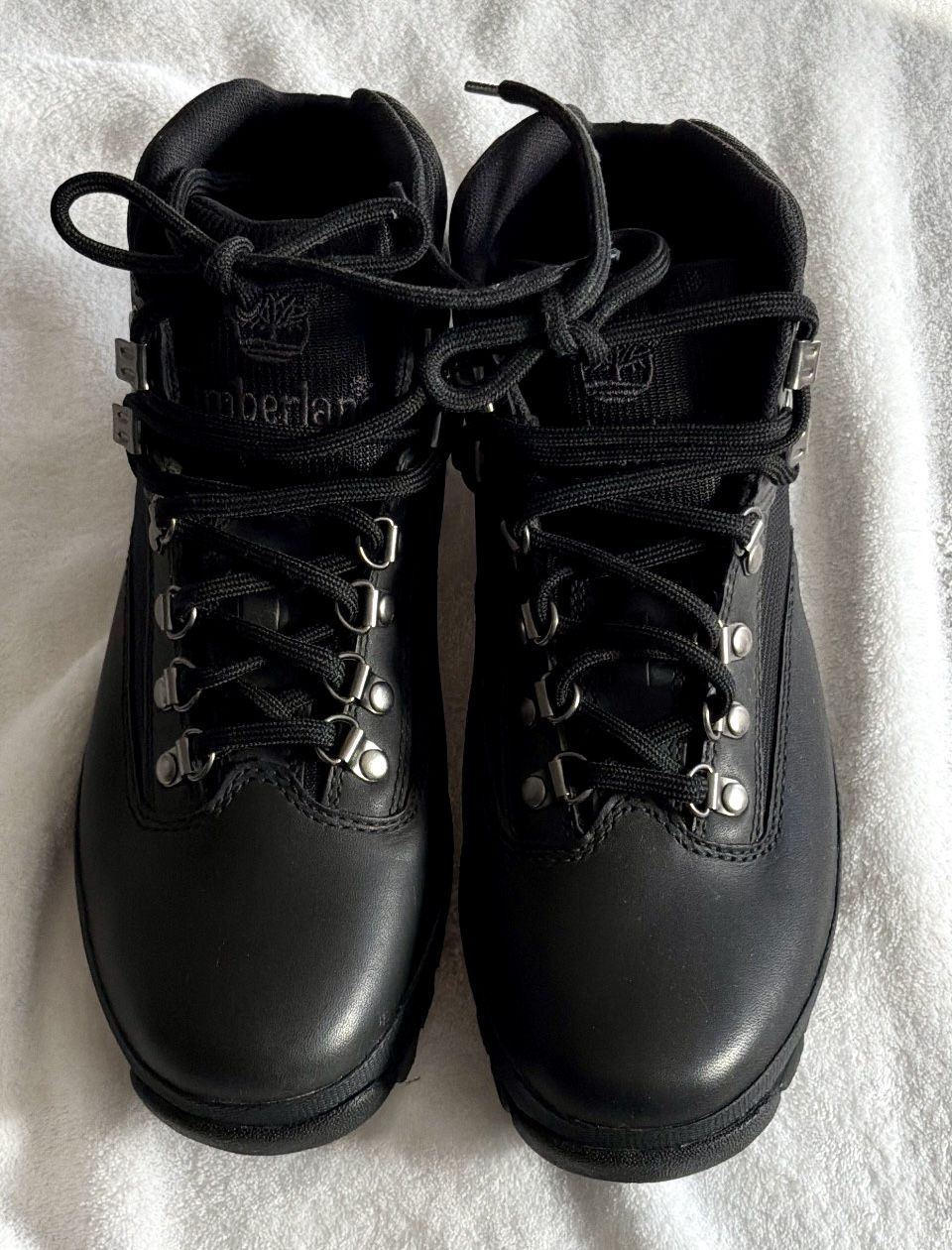 Timberland Woman’s Leather Lace up Boots 56320. Size 8M New-Never worn.