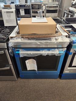 RISE 30" DUAL-FUEL DOWNDRAFT SLIDE-IN RANGE