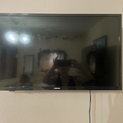 TV, Remote & Adjustable Wall Mount 