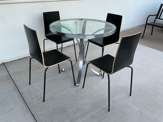 Outdoor table and chairs