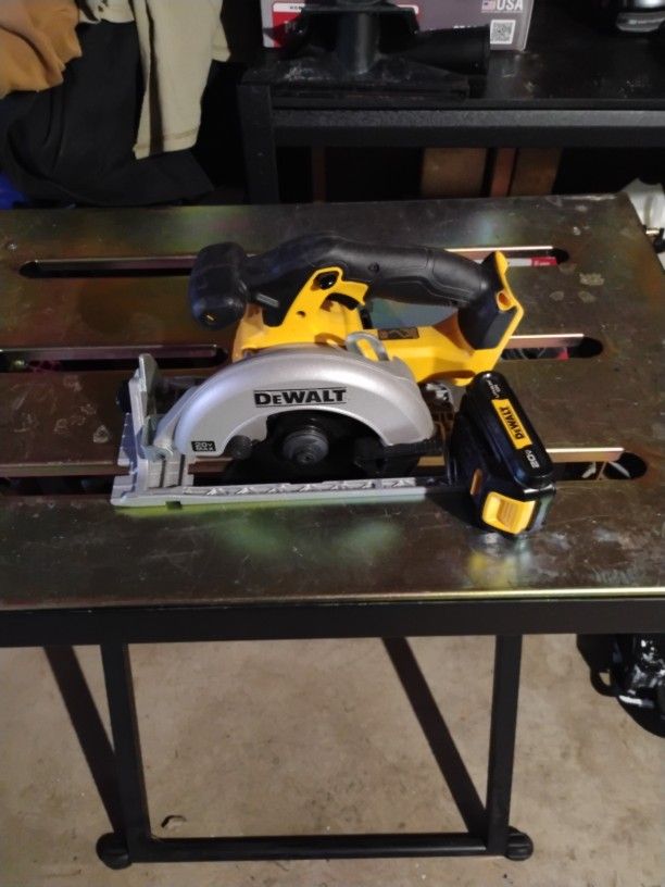 DeWalt 6 1/2"20V Max Circular Saw With Battery