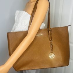 LIKE NEW!!! MICHAEL KORS LARGE TOTE