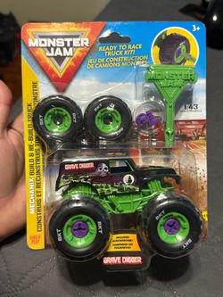 Monster Jam Grave Digger Mechanix Build & Rebuild 1:43 Truck brand new