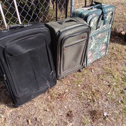 NICE LARGE PULL ALONG LUGGAGE 