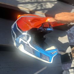 Fox V3 RS Moto Helmet 