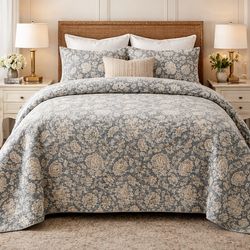 Pottery Barn King Quilt – Blue Floral