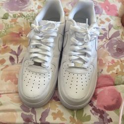 All white Air force 1’s Size 9 in men .