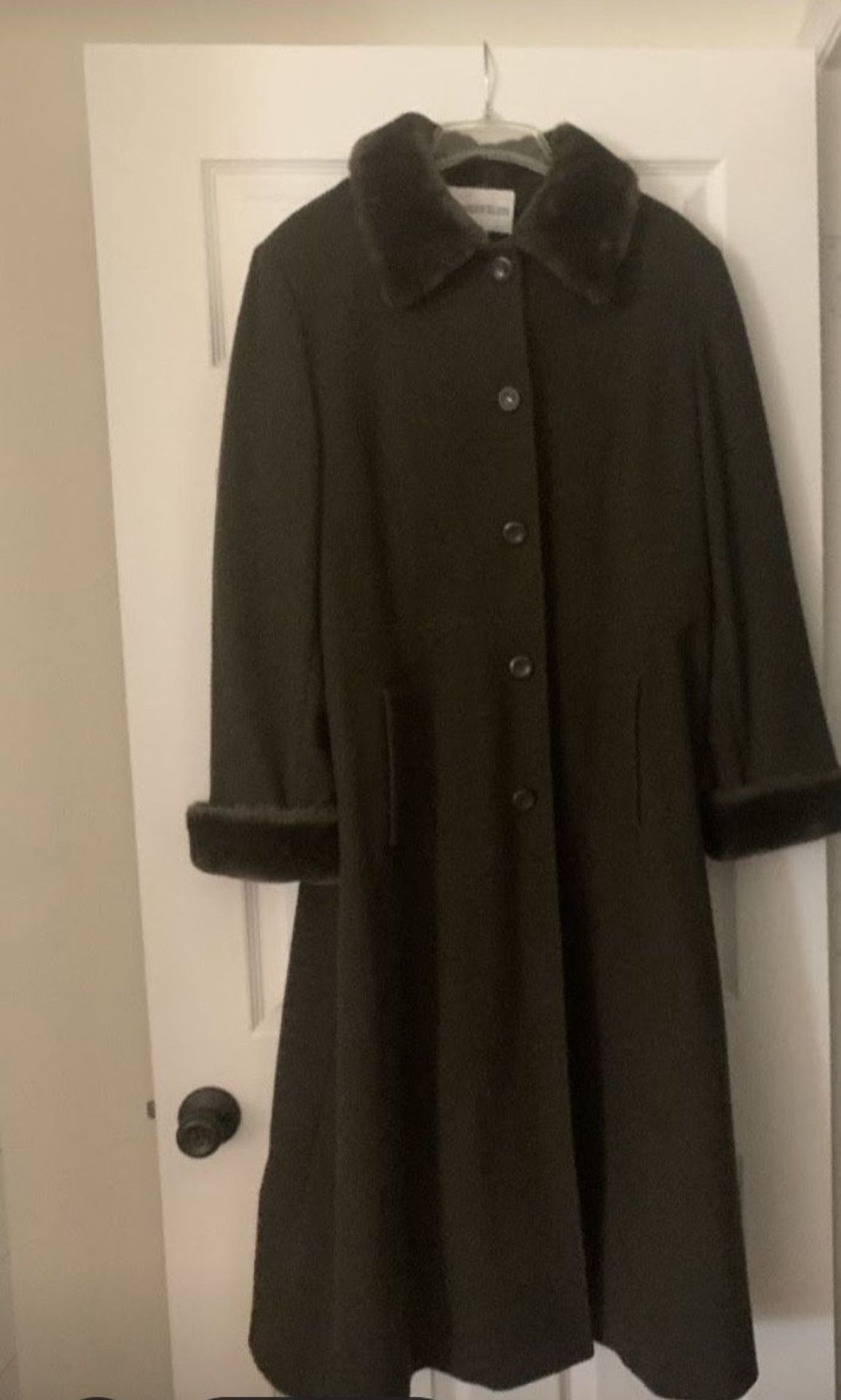 Women's winter jacket 49” long, size 14, like new