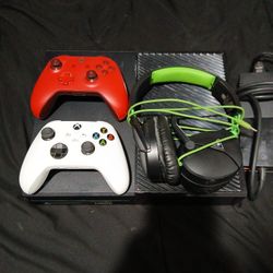 Xbox One (w/ 2 Controllers, Turtle Beach Headset & HDMI Cord