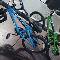 2 Wipeout Kids Bikes