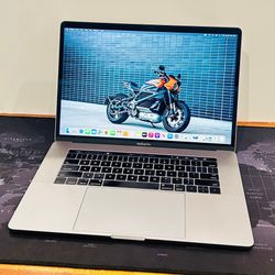 Apple MacBook Pro 2016 15” TouchBar 2.7Ghz i7 16GB 500GB Radeon Pro 455 Graphics
