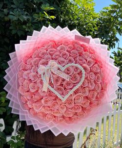 Ramo buchón rose bouquet girlfriend anniversary lilies