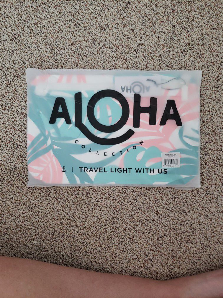 NWT Aloha Collection Medium pouch