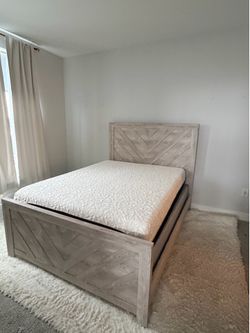 Bob’s Discount Furniture Bed Frame + Mattress + Foundation – Excellent Condition