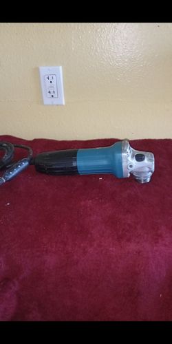 Makita GA4030  4 1/2 in corded angle grinder