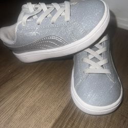Size 7 Toddler sparkly Pumas. 