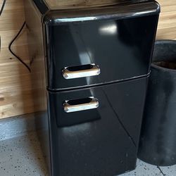 Mini Fridge/Freezer - Black - 3.5cu ft