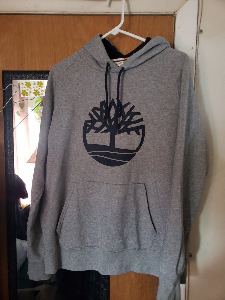 Hoodies Adidas American Eagle Large And Medium. Also Some Tshirts Timberland , Calvin Klien , Tommy Hilfiger, Large And Medium