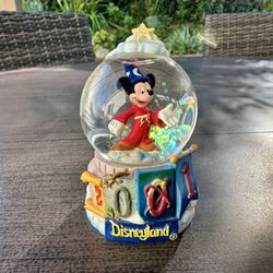 Darling Disneyland Mickey Mouse Sorcerer's Apprentice mini snow globe 2001