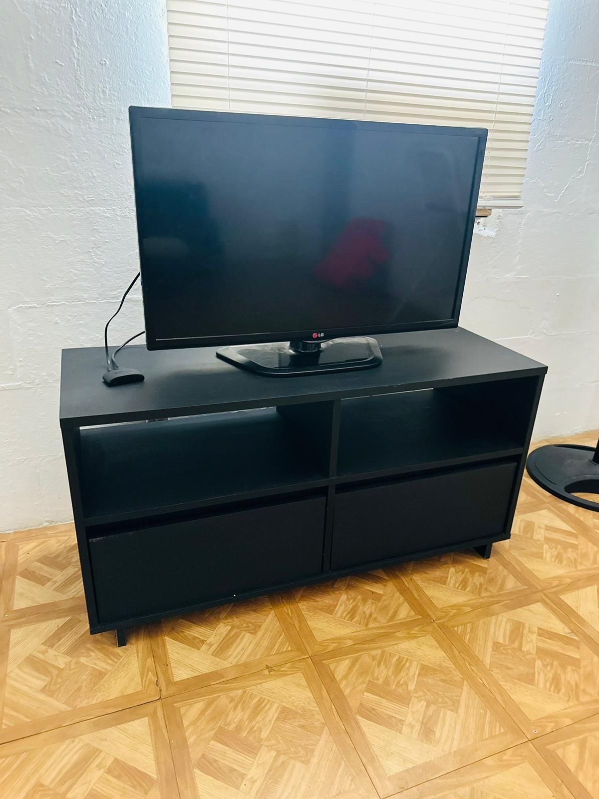 LG TV 32’ Black W Roku Device Included