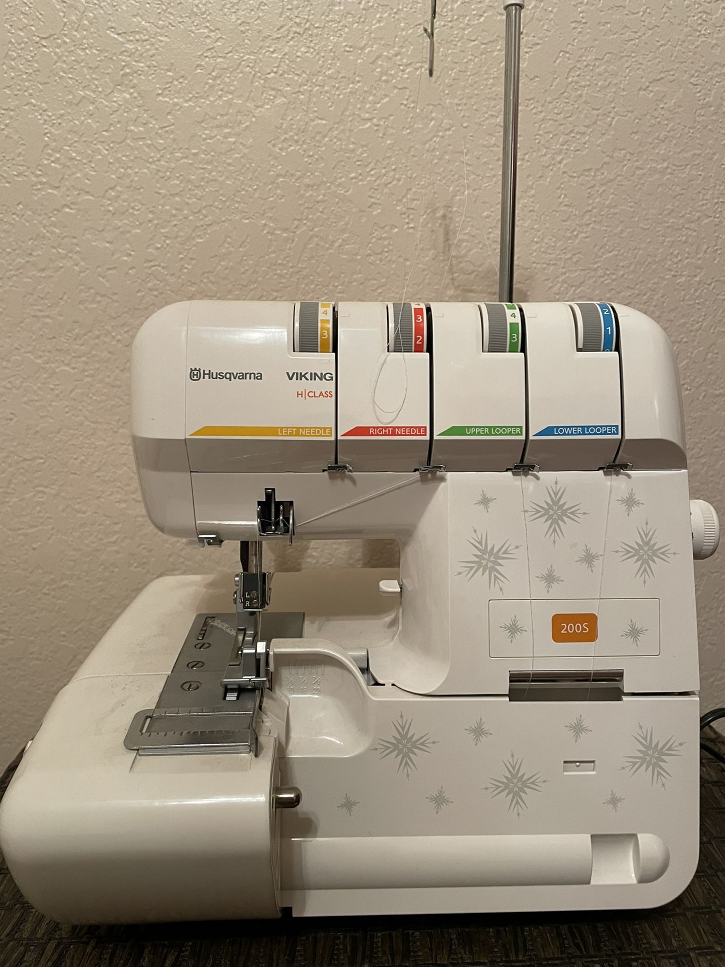 Husqvarna Viking Serger  Class 200S  PurchasPrice  $599  Selling Price $250  Barely Used, Like New