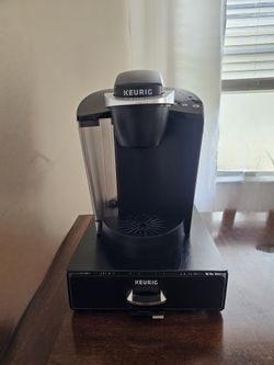 Keurig coffee machine with storage drawer