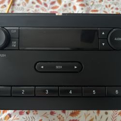 Ford  OEM AM/FM radio - BC3T-18K810-BA,