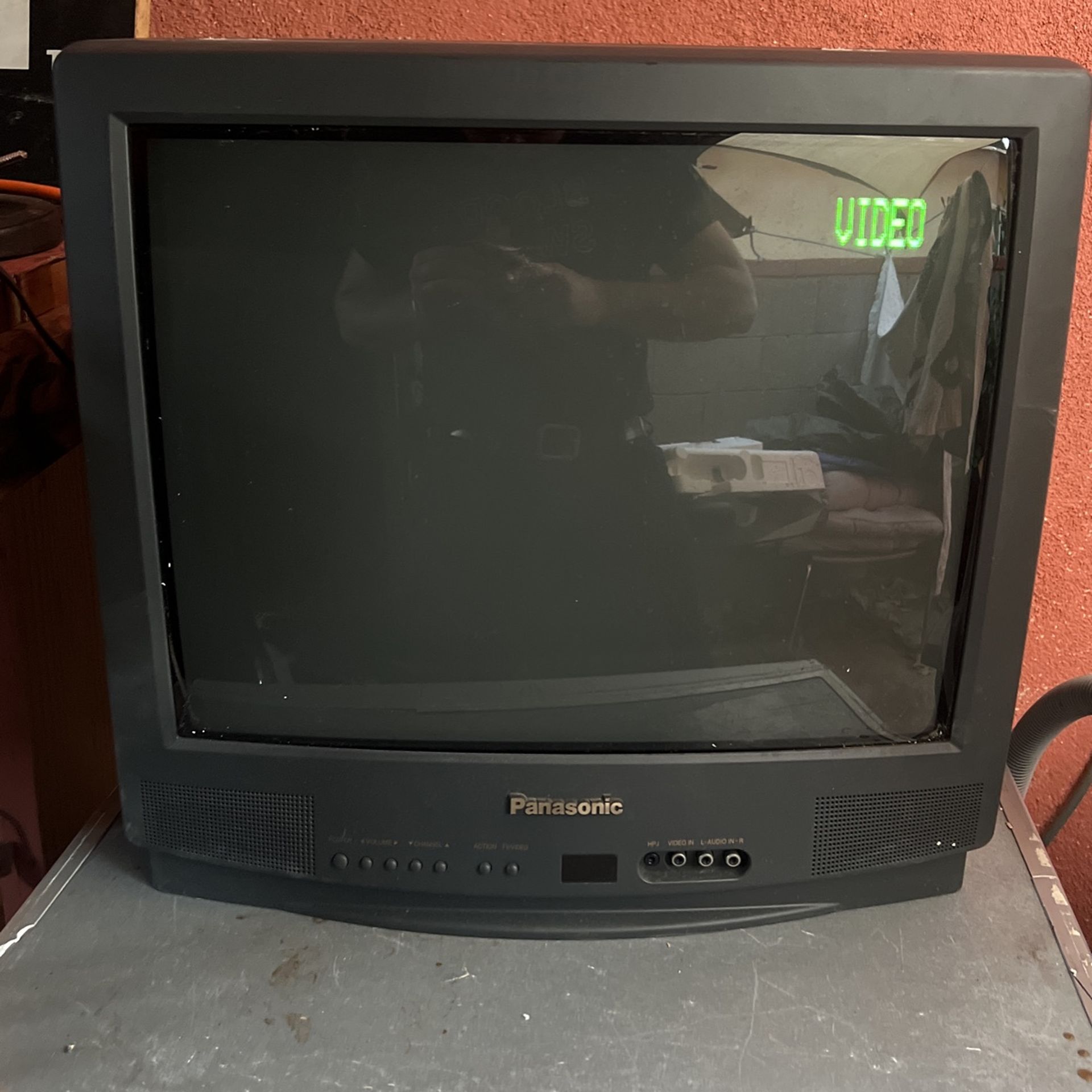 Panasonic 20” CRT Television TV Retro Gaming