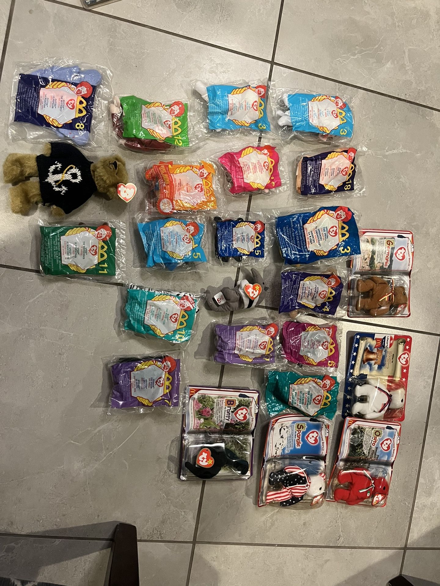 24 Ty Beanie Babies