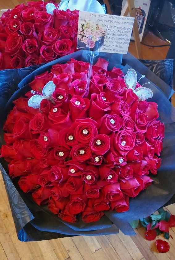 Flowers Bouquets. Buchones. Roses. Rosas/ Premium Roses /Arrangements. Graduation. Birthday's . Any Occasion. Se Habla Español