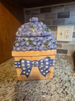 International Certifièd Blueberry Basket Ceramic Cookie Jar