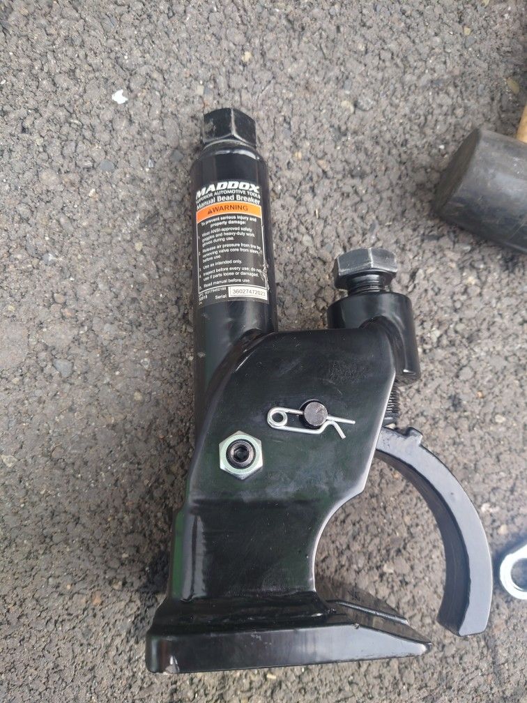 Tire Bead Breaker