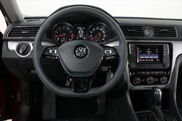 2016 Volkswagen Passat Thumbnail
