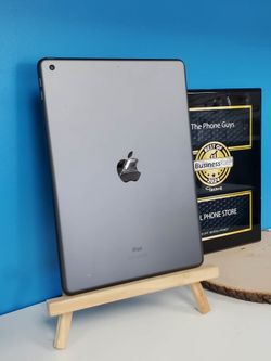 iPad 8th Gen 10.2" (WiFi) 128GB Fair Space Gray Used - Small Dot Screen