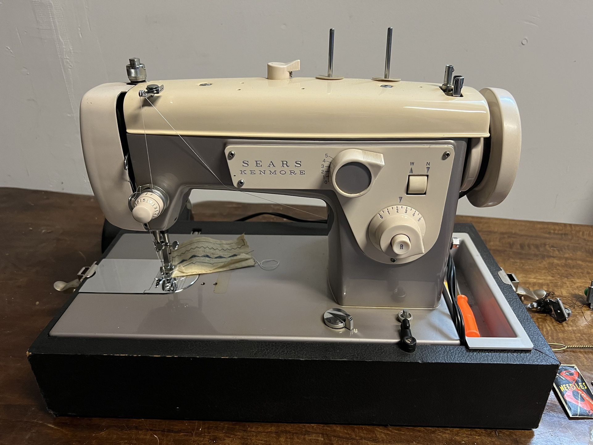 Sears Kenmore Sewing Machine. Vintage 1960S.