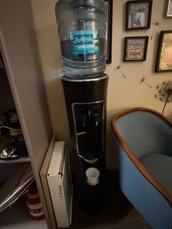 Top loading water dispenser