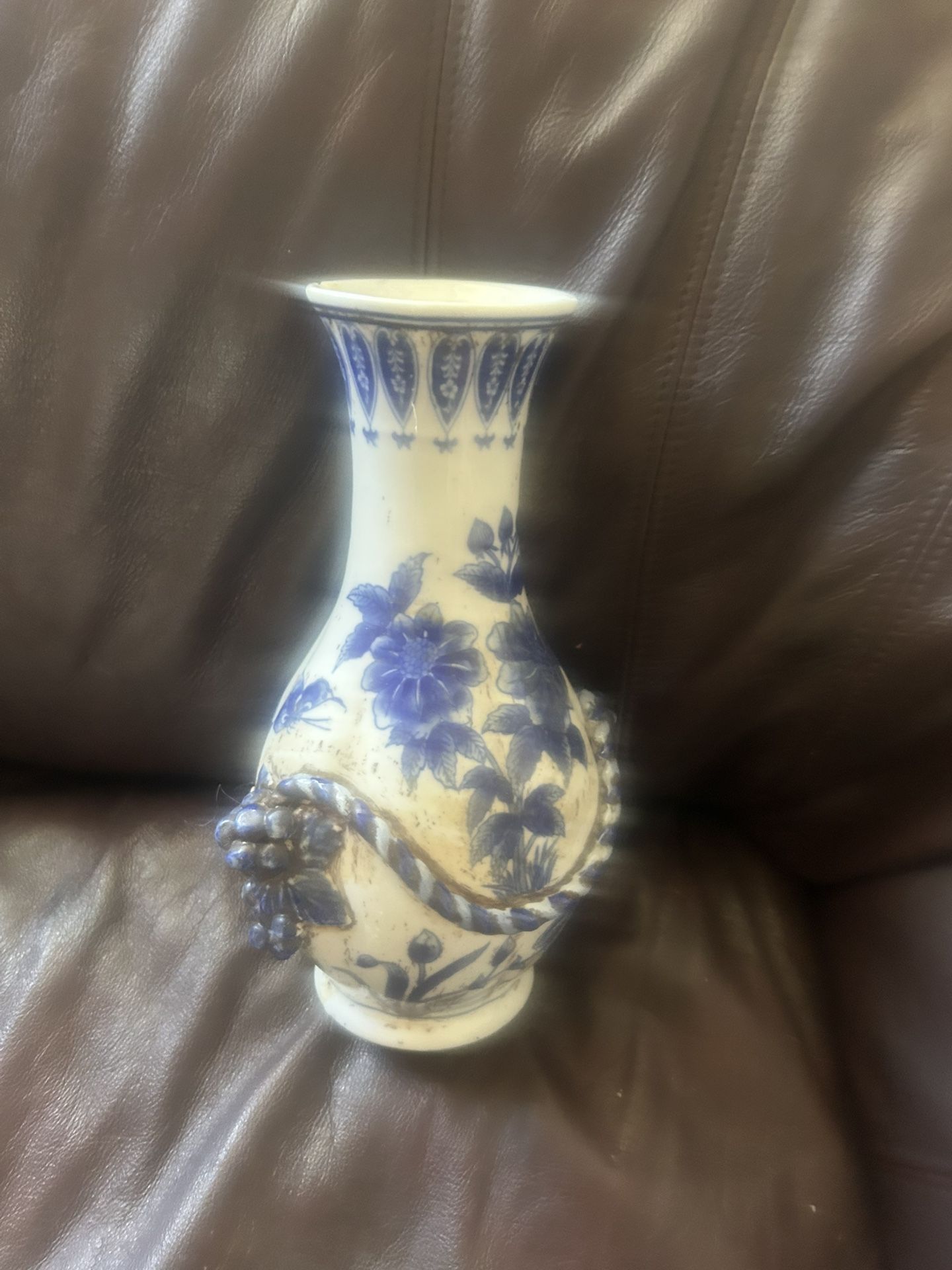 VINTAGE BLUE AND WHITE ASIAN VASE