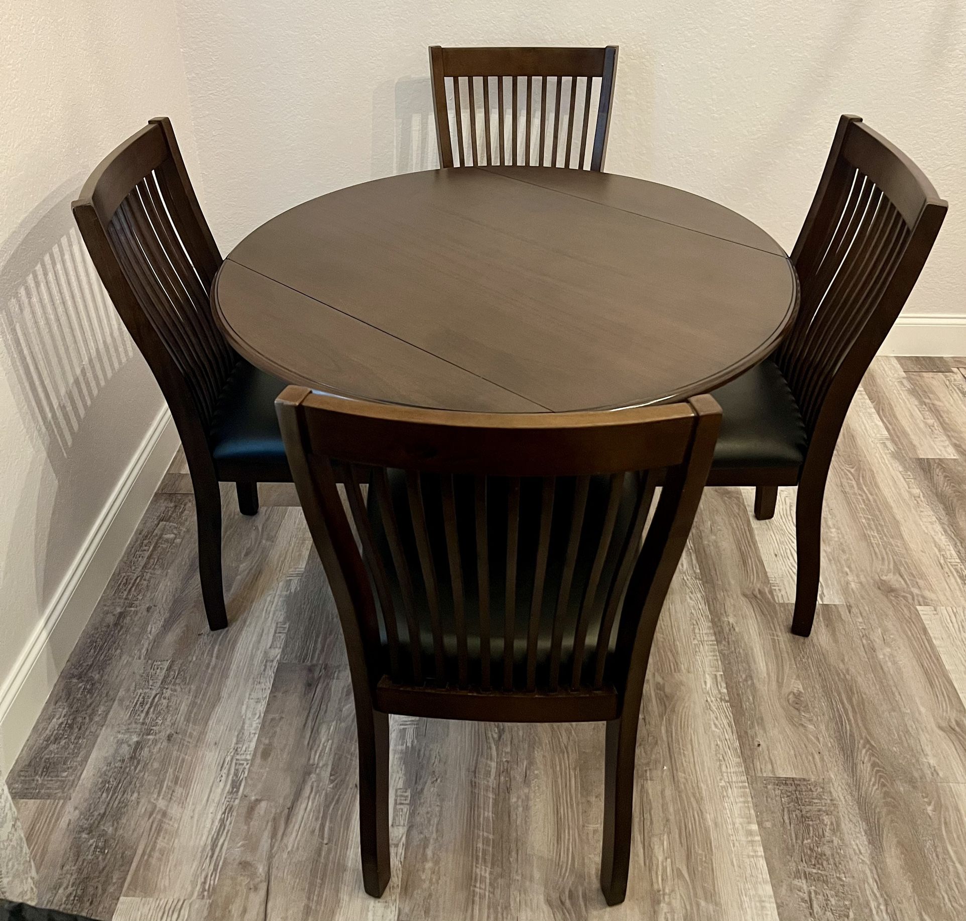 ASHLEY FURNITURE DINING SET / DINING TABLE $200 FIRM