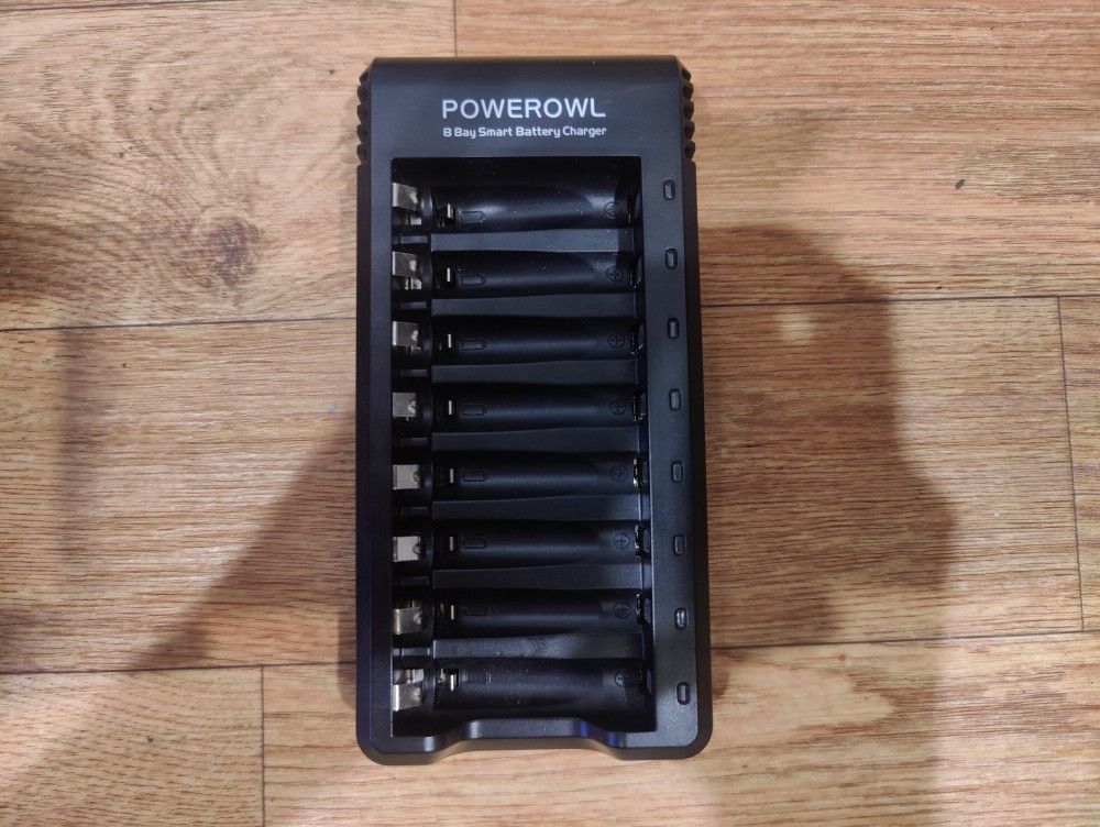 Powerowl 8 Bay Smart Battery Cell Charger