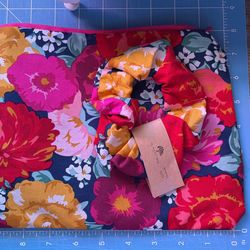 Make up Bags and scrunchie Gift set $8