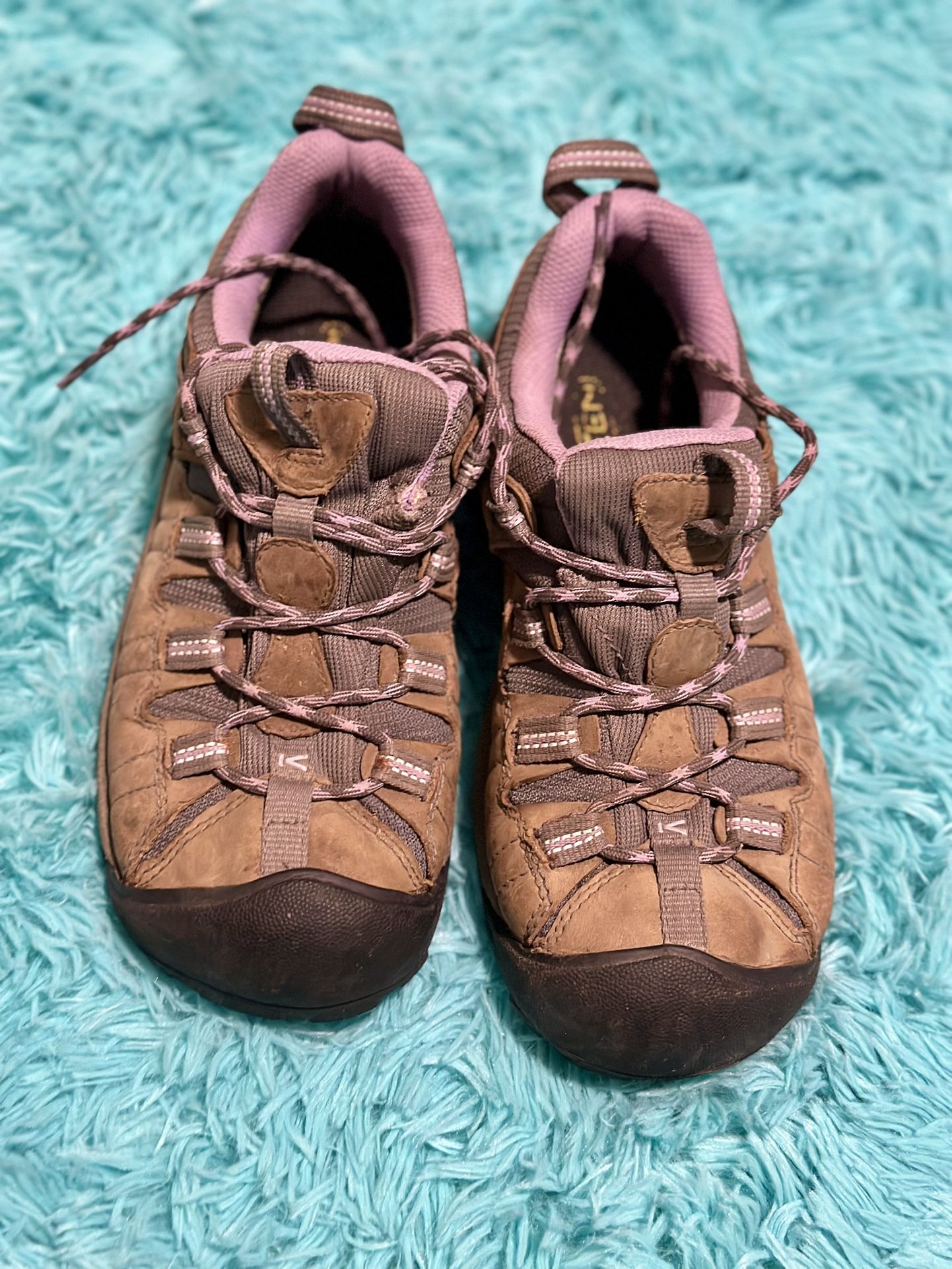Women’s Keen Hiking Shoes Size 8.5