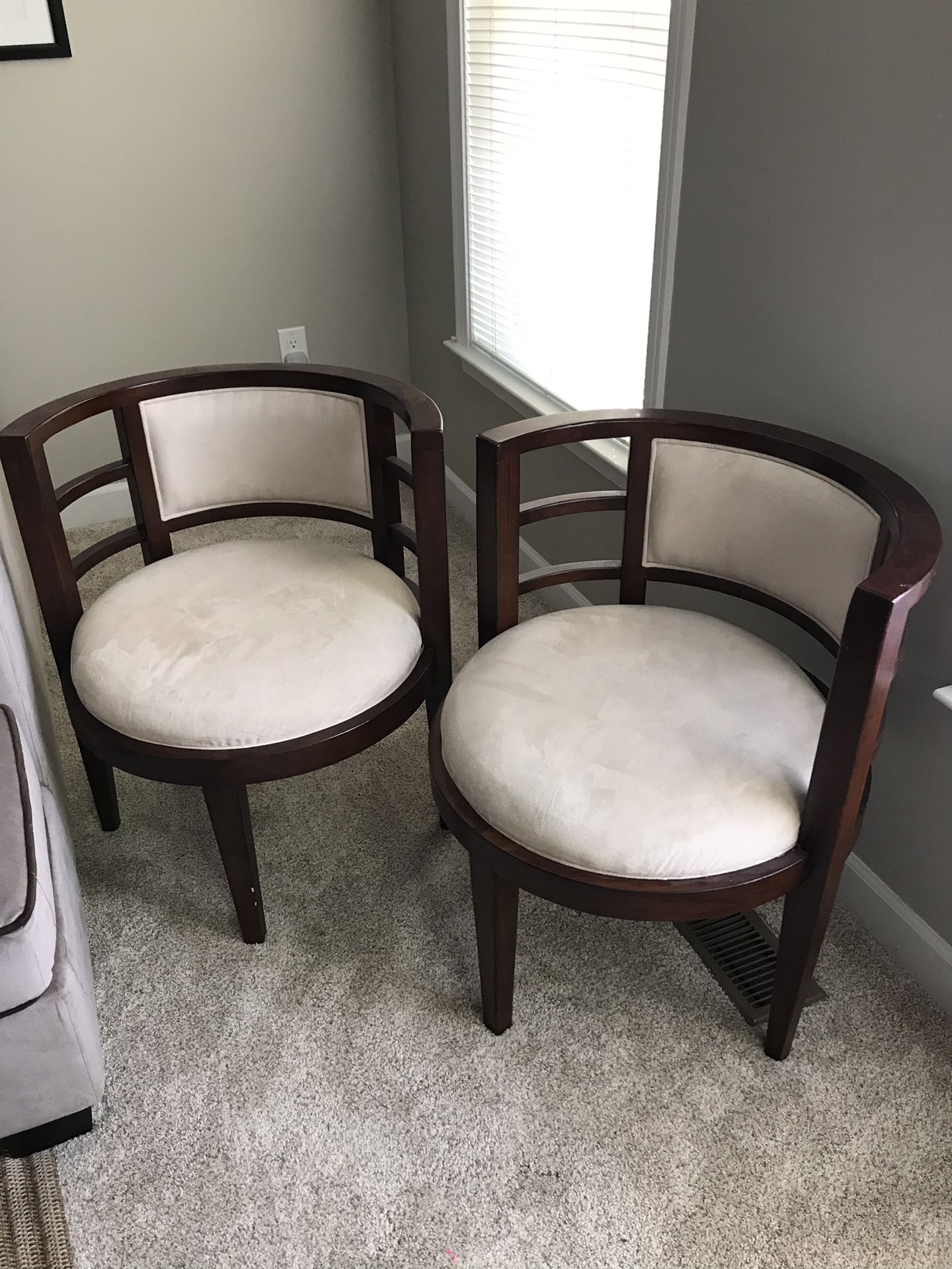 Accent chairs