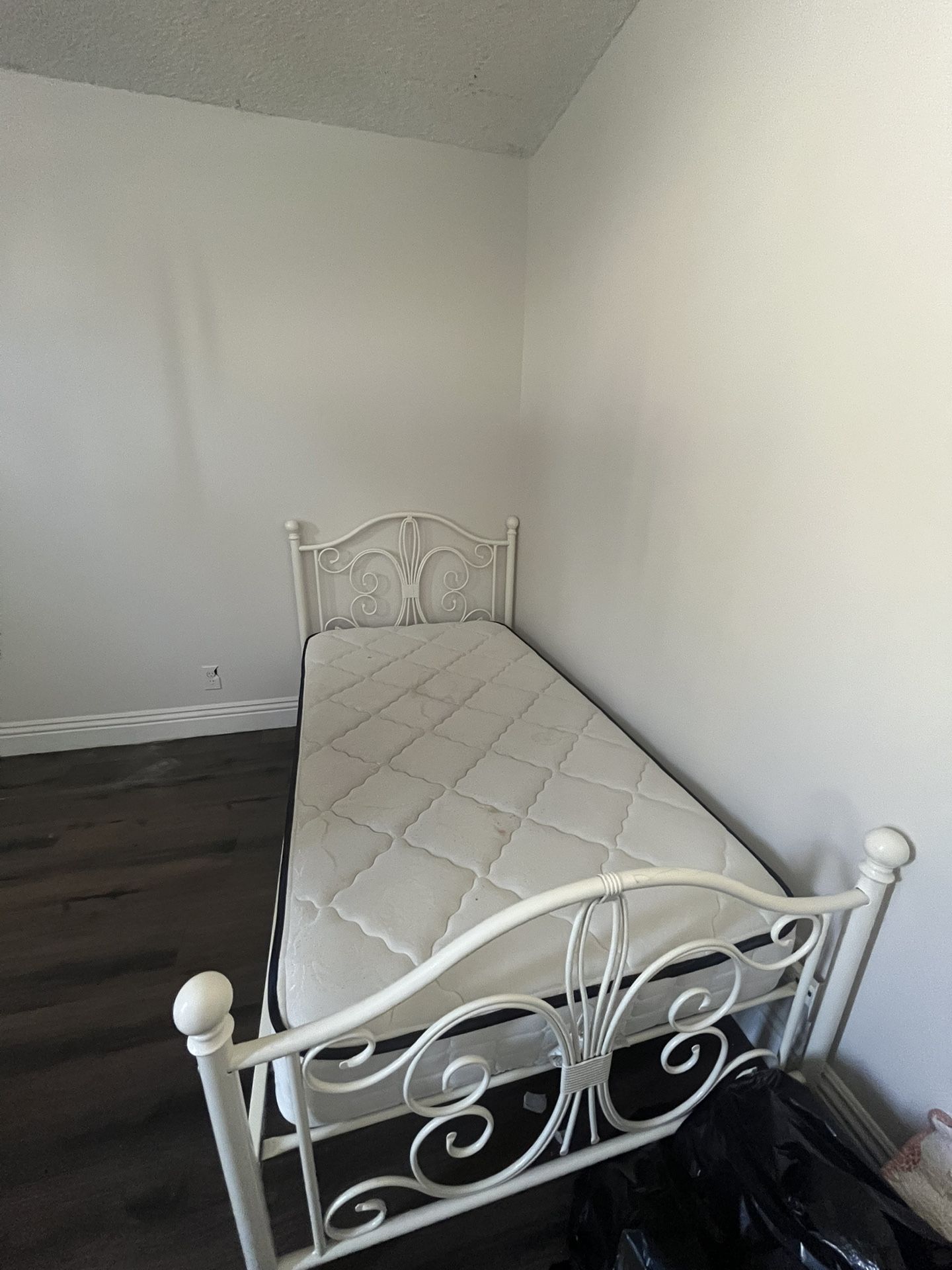 Twin Bed Frame w/ Mattress
