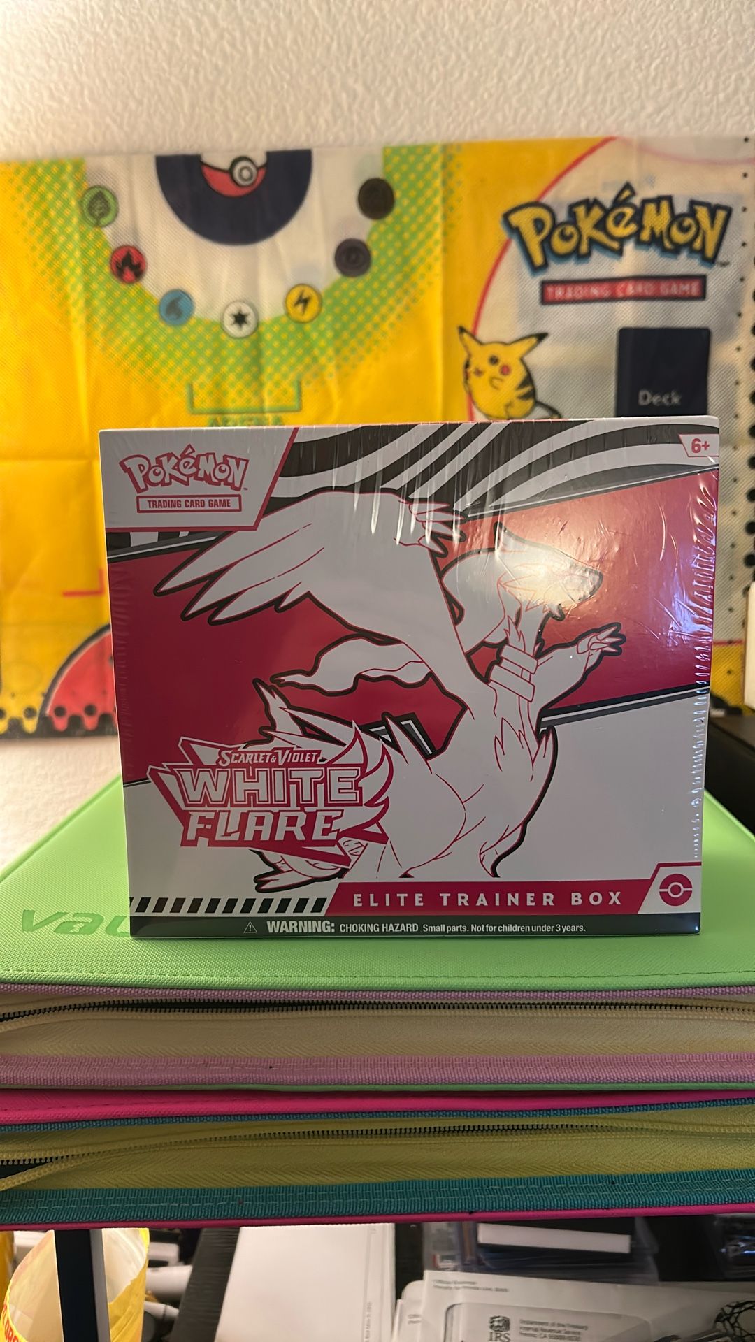 Pokemon White Flare Elite Trainer Box