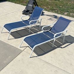 Outdoor Pool Lounge Chairs (2)