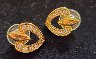 Vintage AVON Stud Post Earrings $10. Pick-up In Aurora.