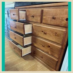Dresser/ Nine drawers dresser